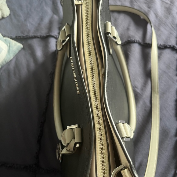 Black and greyish/whitish Michael kors hand bag. Marks shown in picture. - Picture 5 of 8